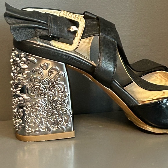 Gorgeous and unique black and silver statement shoes. Made in Columbia-Size 36 - Picture 2 of 6